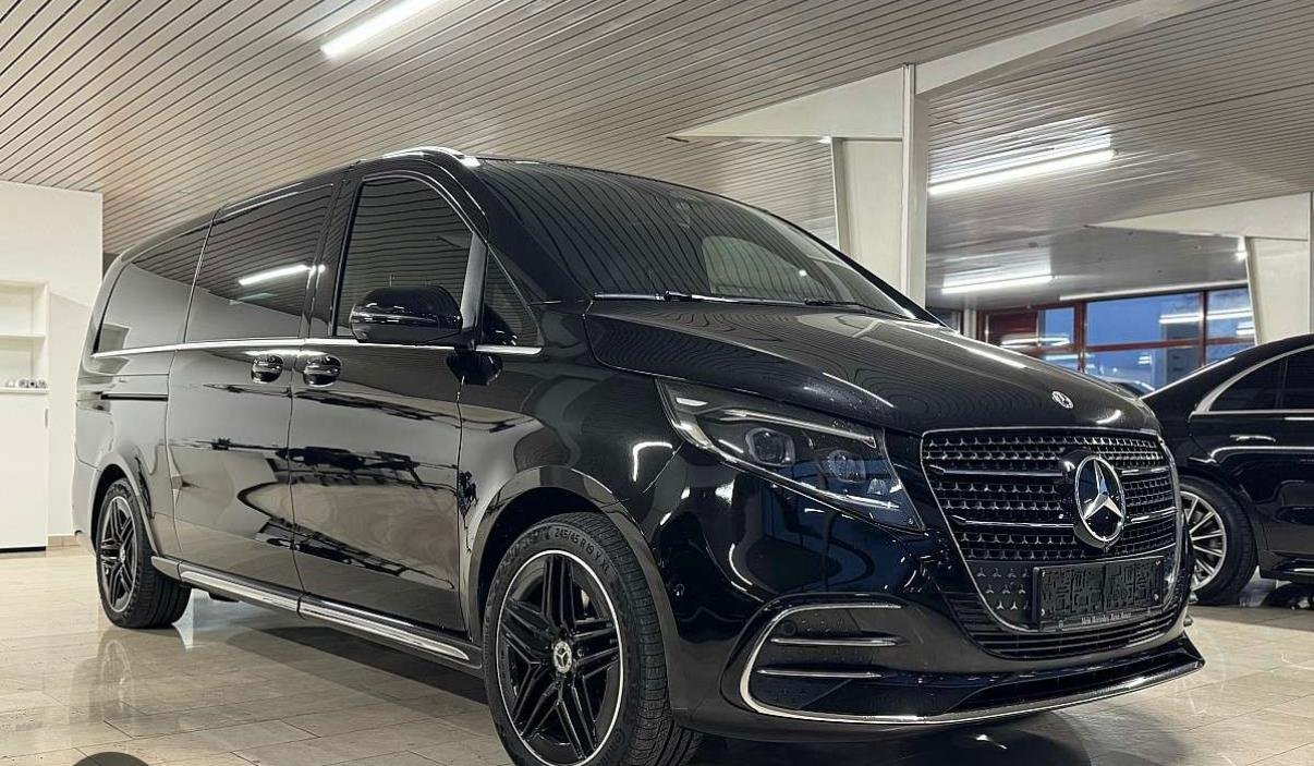 Mercedes-Benz V-Class side view